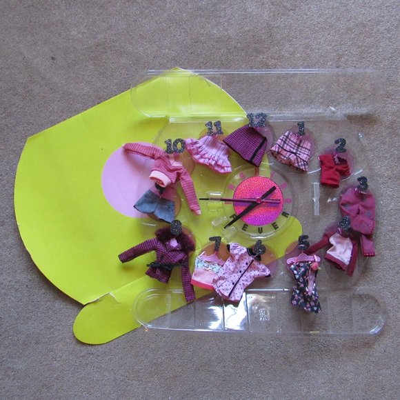 Barbie Fashion Fever Clock - Picture 3 of 16